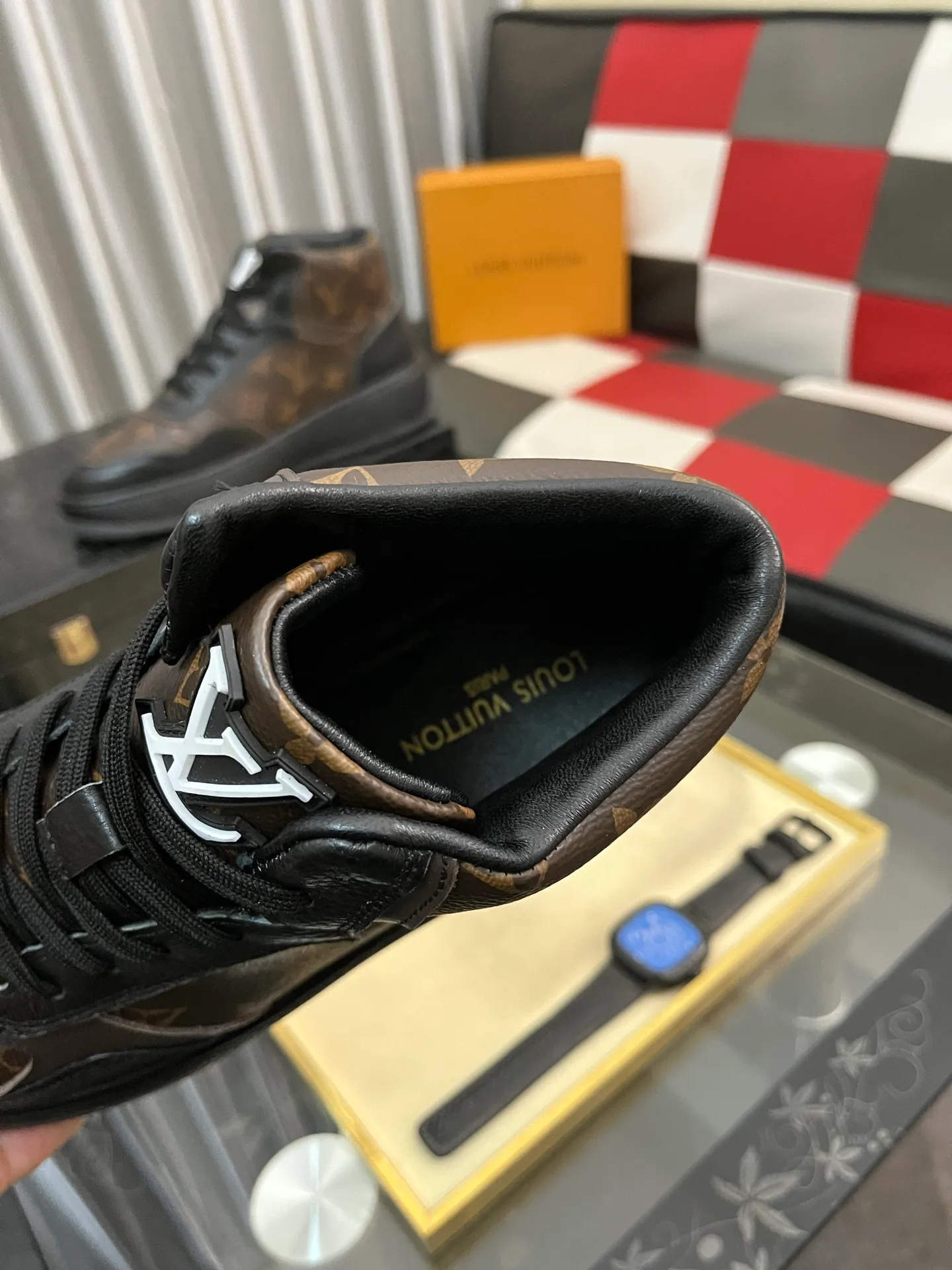 Ex-factory price: 438⌚️⌚️[LOUIS VUITTON] Same style as Louis Vuitton* official website 🚹Men's high-top casual shoes❤️Same style as popular celebrities and big names ~ Best-selling at home and abroad Lv focuses on the checkerboard series...Imported first-layer cowhide with special fabric ➕Full cotton, code number: 38-443️⃣Colors available